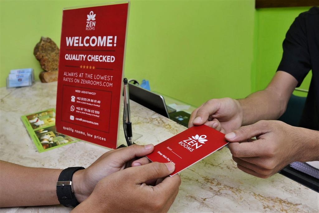 Zen Rooms Rujia Pecenongan Jakarta Exterior foto