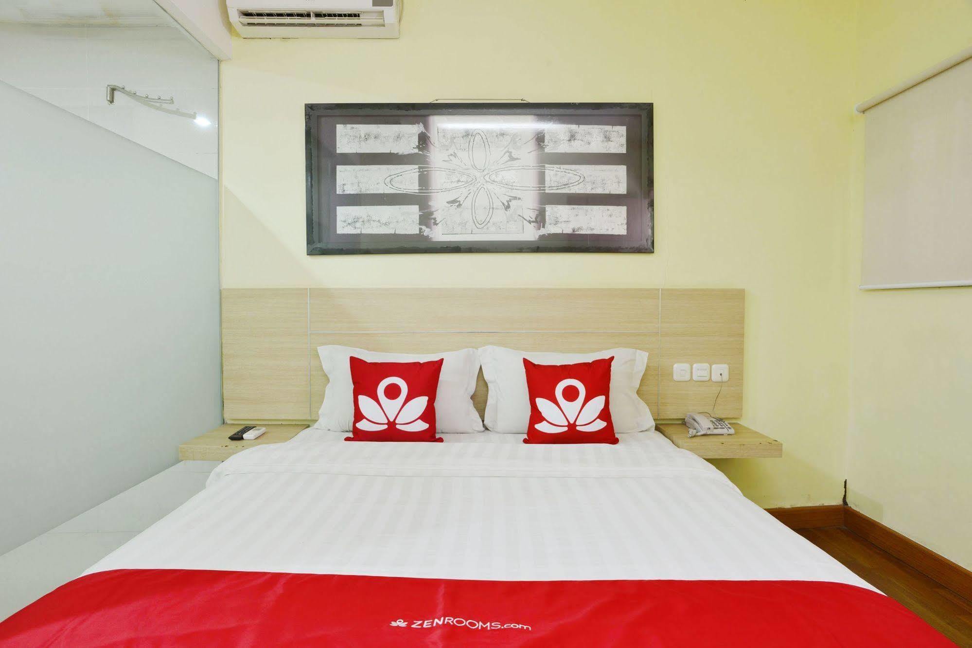 Zen Rooms Rujia Pecenongan Jakarta Exterior foto