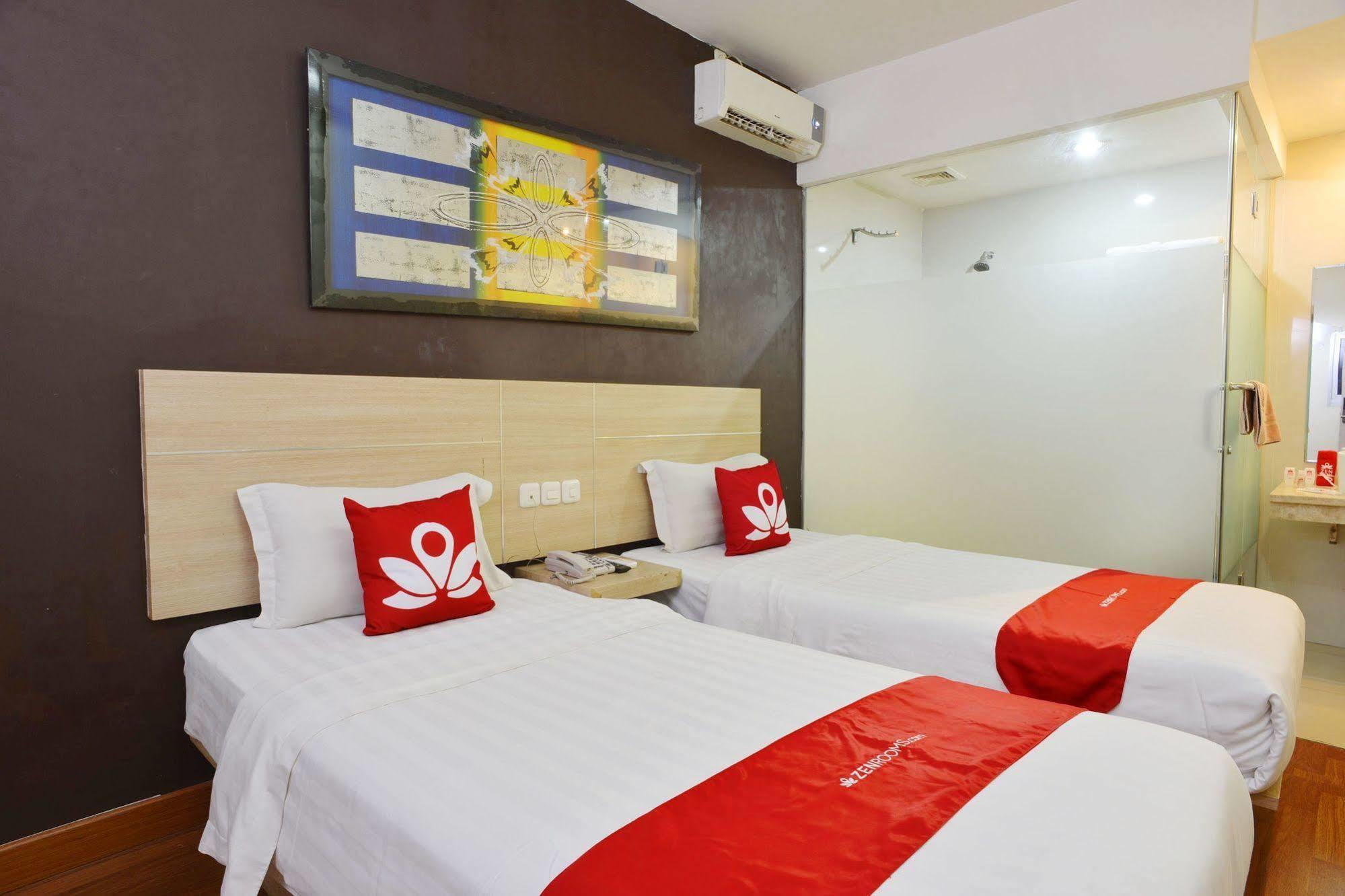 Zen Rooms Rujia Pecenongan Jakarta Exterior foto