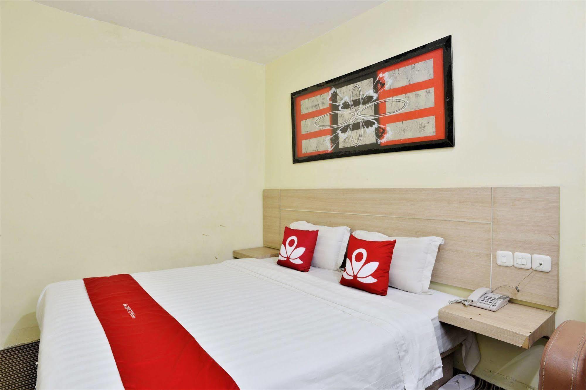 Zen Rooms Rujia Pecenongan Jakarta Exterior foto