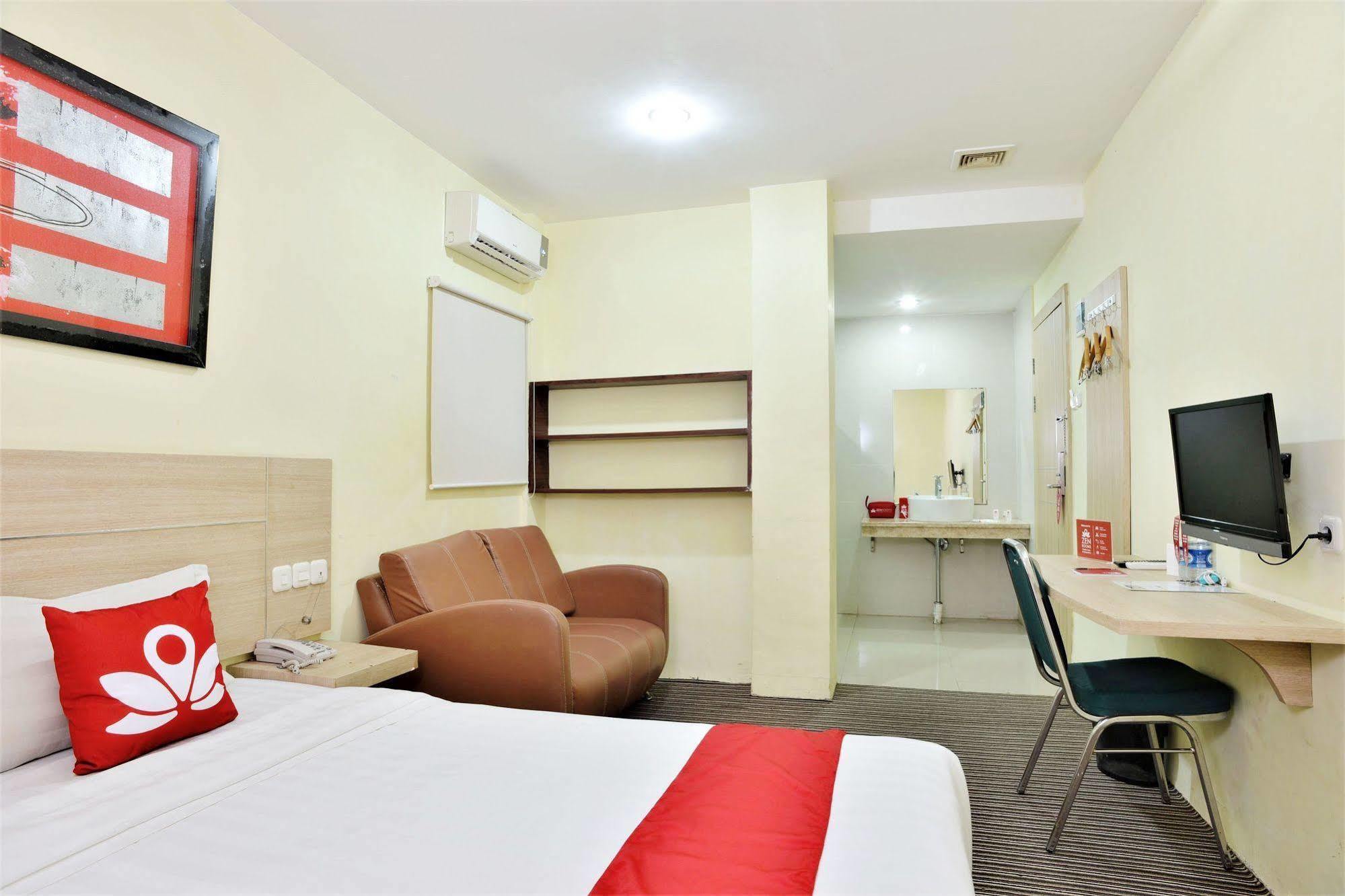 Zen Rooms Rujia Pecenongan Jakarta Exterior foto