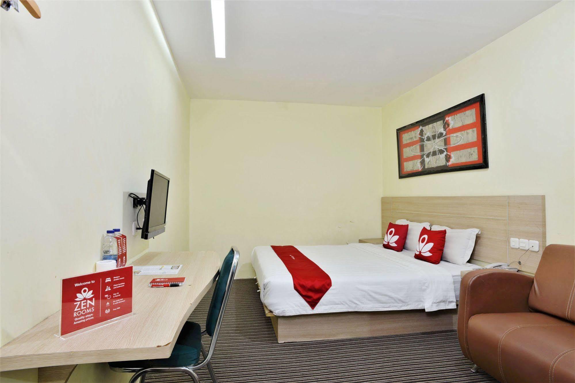 Zen Rooms Rujia Pecenongan Jakarta Exterior foto