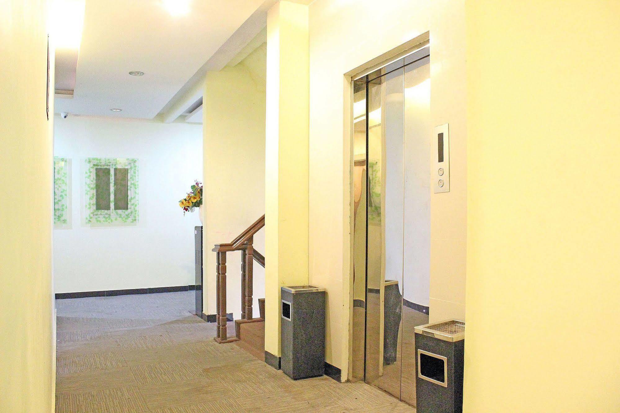 Zen Rooms Rujia Pecenongan Jakarta Exterior foto